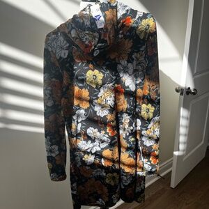 Black fleece print tunic by Tribal.